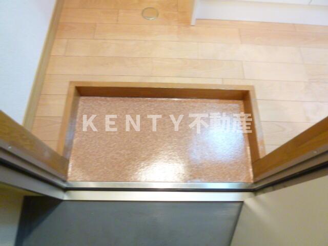 玄関　収納もある玄関です