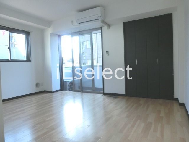 居室・リビング　全室角部屋、２面採光で日当たり良好