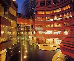 ショッピングセンター　キャナルシティ博多（ショッピングセンター）まで1126m