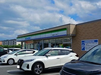 コンビニ　ファミリーマート南片江三丁目店（コンビニ）まで230m