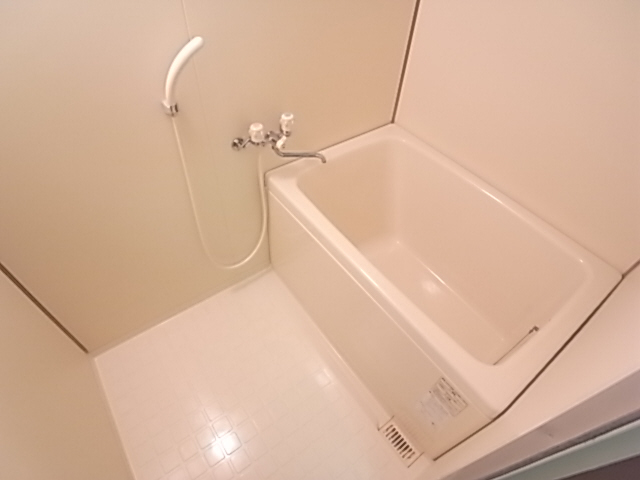 バス・シャワールーム　清潔感あるお風呂です