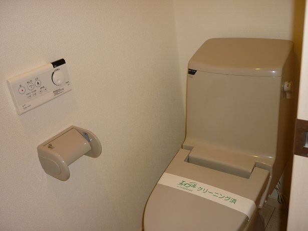 トイレ　別号室の参考写真になります。