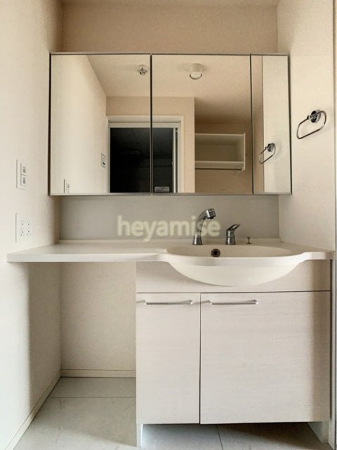 洗面設備　写真は２０３号です。