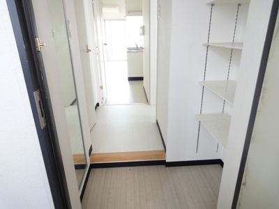 玄関　同物件別号室のものです。