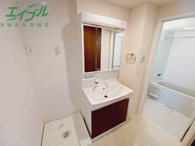 洗面設備　別部屋参考写真です。