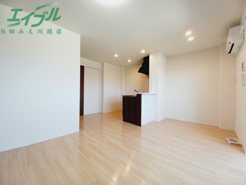 居室・リビング　別部屋参考写真です。