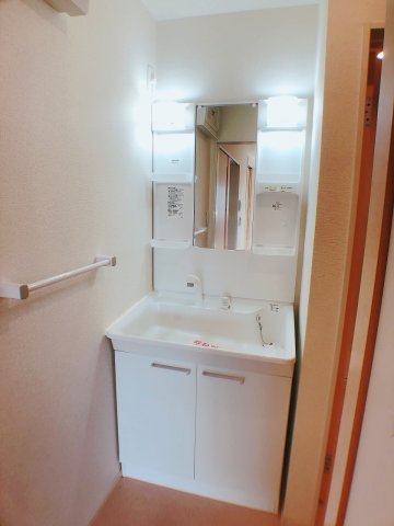 洗面設備　シャンプードレッサー付き独立洗面台