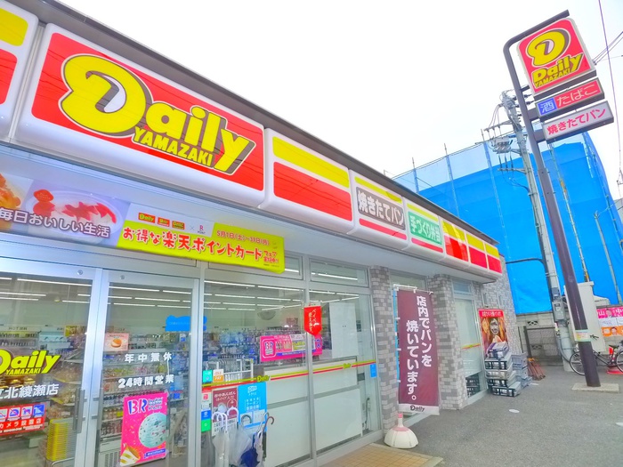 コンビニ　デイリーヤマザキ（コンビニ）まで370m