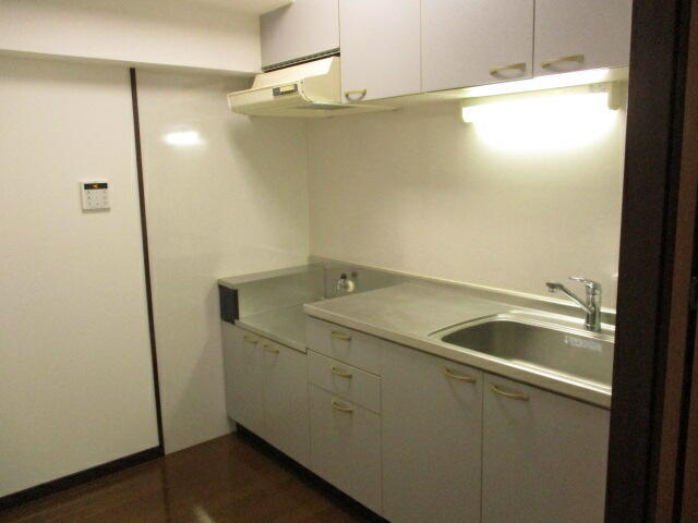 キッチン　【キッチン】※画像は４０２号室のものです