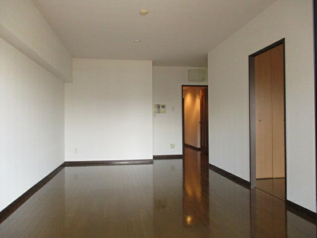 居室・リビング　【居間・リビング】※画像は４０２号室のものです