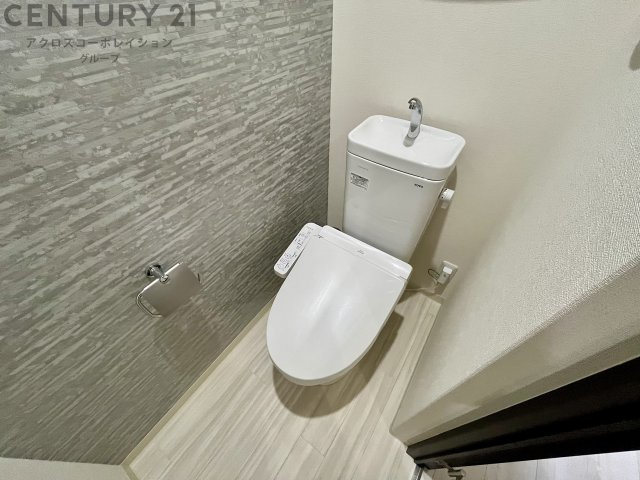 トイレ　温水洗浄便座機能付き☆