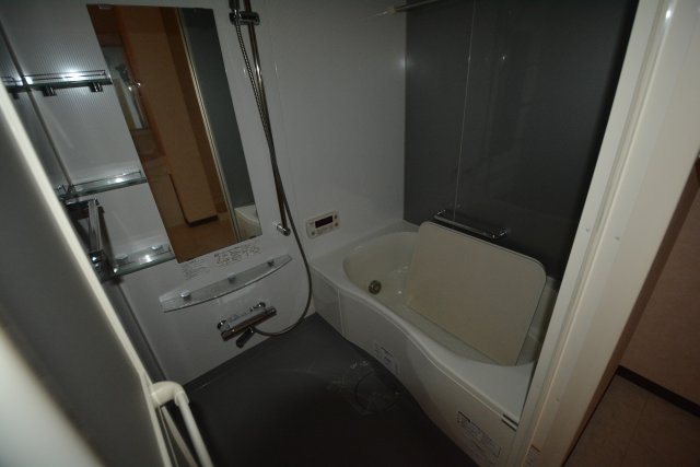 バス・シャワールーム　浴室乾燥機付きのお風呂です♪