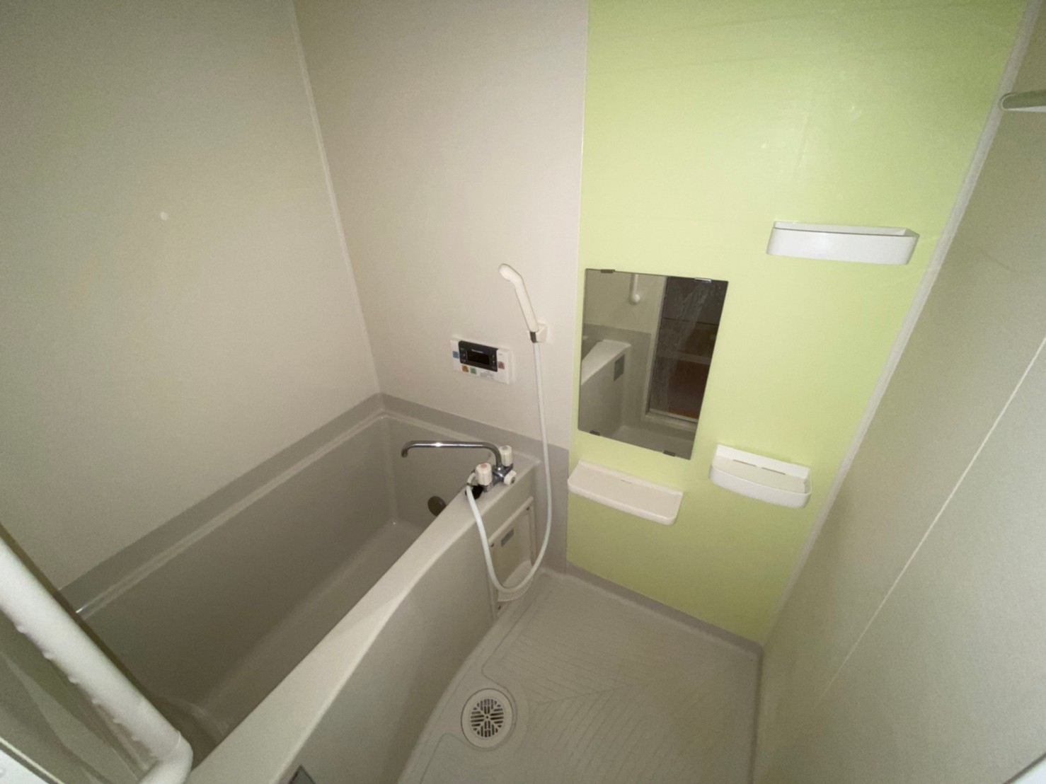 バス・シャワールーム　※同建物の別のお部屋の写真です。