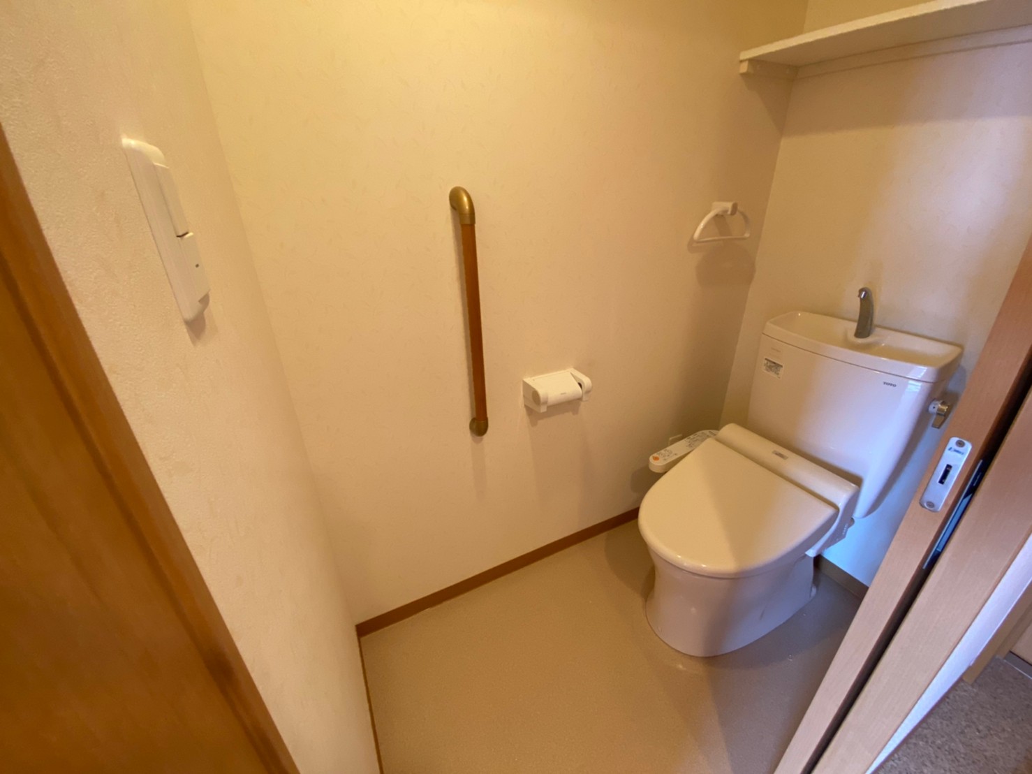 トイレ　※同建物の別のお部屋の写真です。