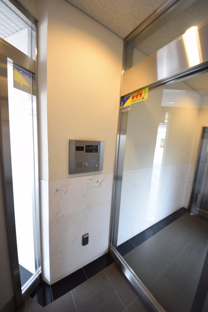 エントランス　★安心のオートロックマンションです★