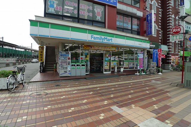 コンビニ　ファミリーマート深谷駅前店（コンビニ）まで374m