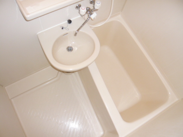 バス・シャワールーム　※別の部屋の写真です。