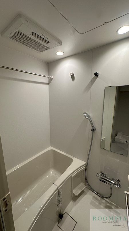 バス・シャワールーム　※同タイプの別のお部屋です。