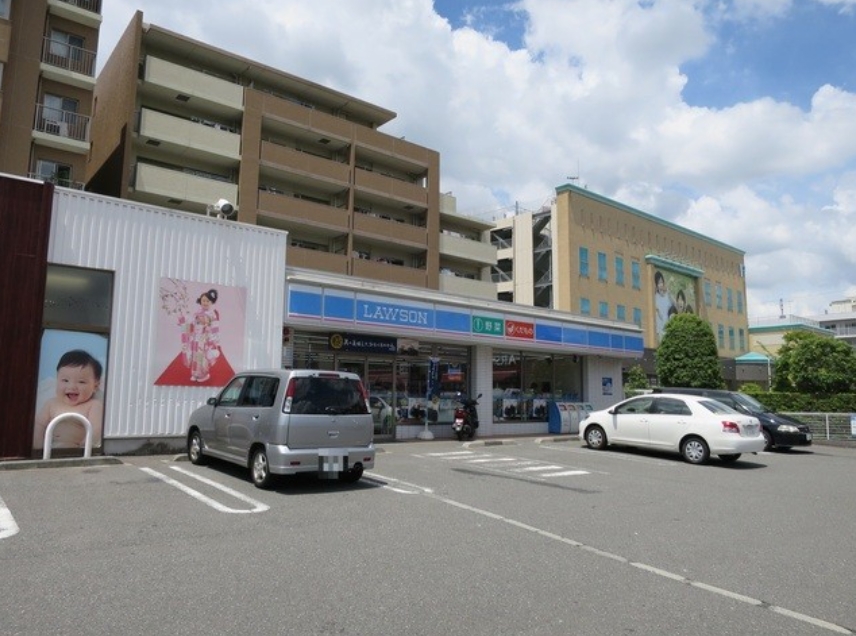 コンビニ　ローソン 戸塚下倉田町店（コンビニ）まで282m