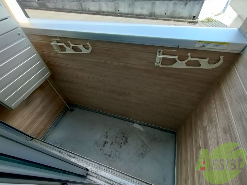 バルコニー　ベランダはよく日が当たり気持ちの良い空間です。