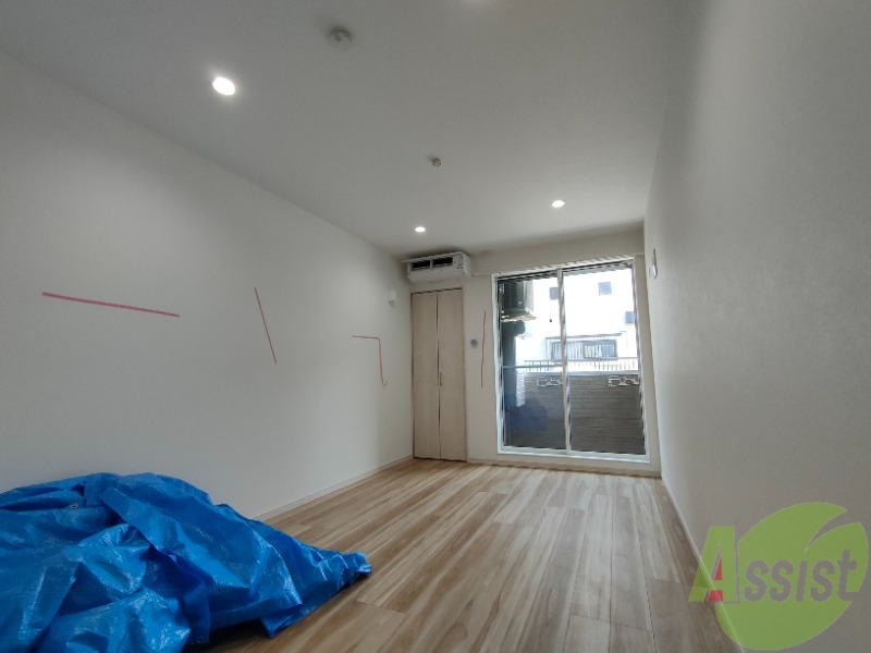 居室・リビング　広くきれいなリビングは明るい光も良く差します。