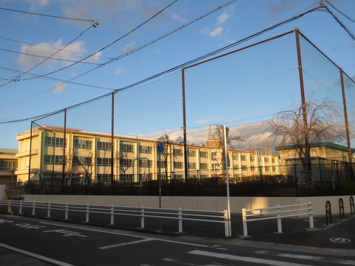 小学校　吉根小学校（小学校）まで756m