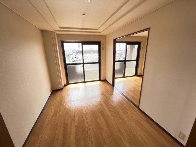 居室・リビング　南東洋室