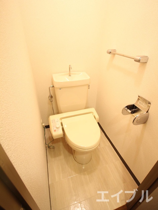 トイレ　※写真は同型タイプ、現況優先。