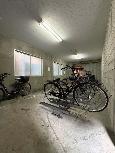 その他共有部分　屋根付き駐輪場が嬉しいです♪♪