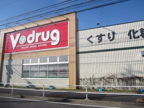 ドラックストア　V・drag瑠璃光店（ドラッグストア）まで372m