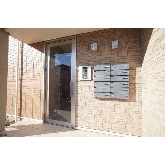 その他　共用エントランスにはオートロックあり