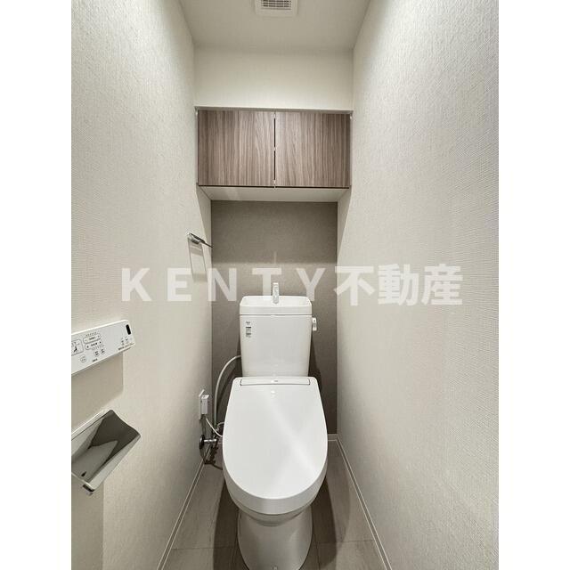 トイレ　落ち着いた色調のトイレです