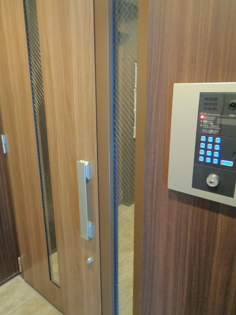 セキュリティ　オートロック付エントランス