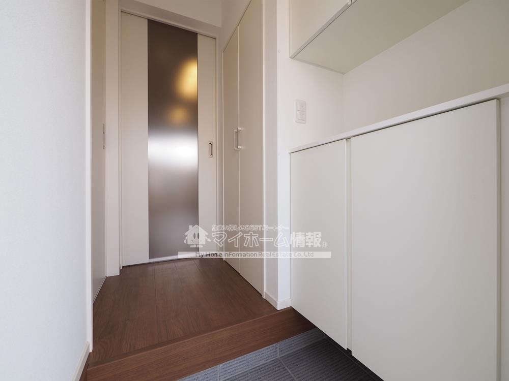 玄関　収納豊富なシューズボックス。