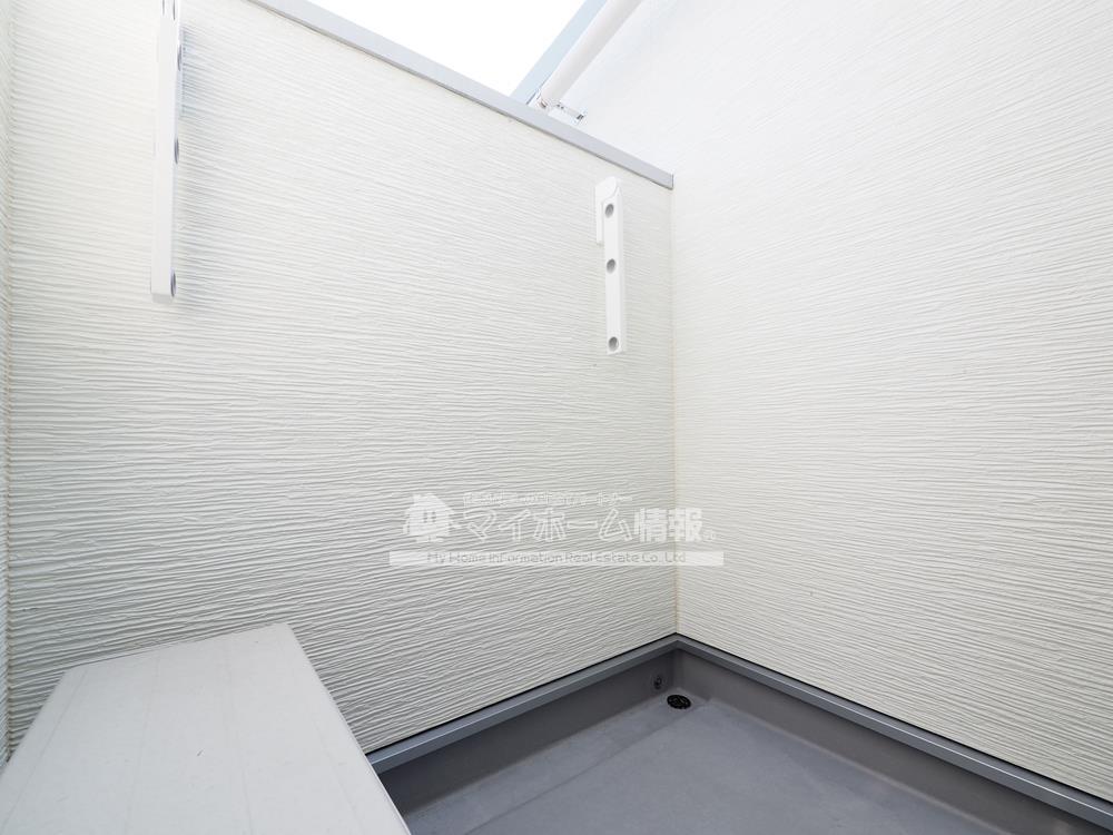 バルコニー　風と光を取込みながら外からの視線はシャットアウト