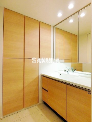 洗面設備　身支度に欠かせない独立洗面台♪