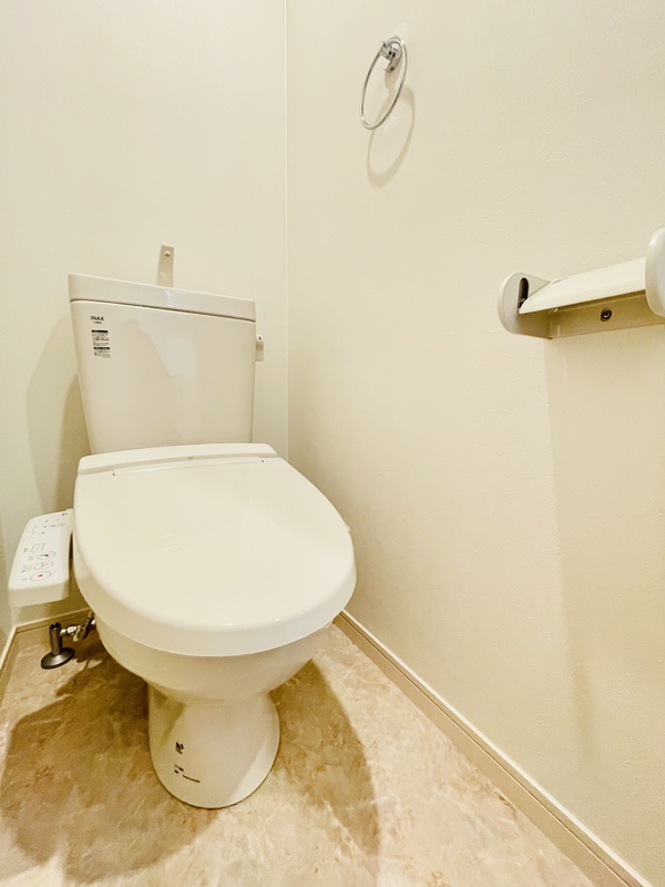 トイレ　嬉しい温水洗浄便座♪