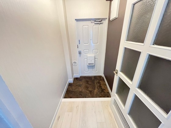 玄関　掲載写真は同マンション別部屋参考写真となります。