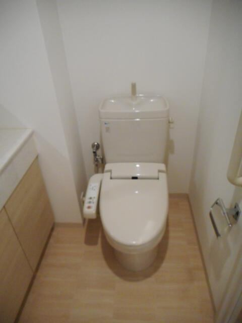 トイレ　温水洗浄便座完備