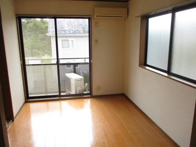 居室・リビング　２F角部屋＆2面採光で明るい居室♪