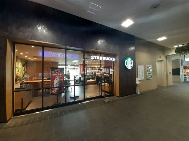 飲食店　スターバックスコーヒー京王笹塚店（飲食店）まで558m