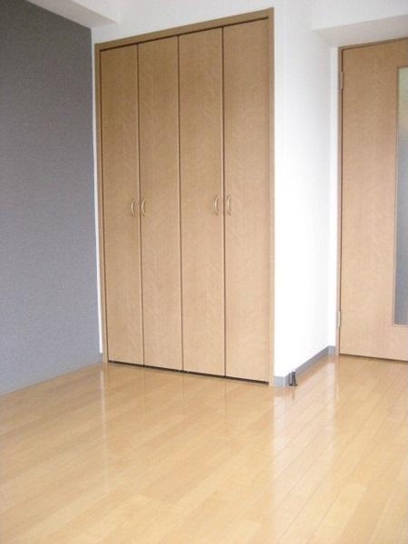 収納　ハンガーパイプ付きクローゼットです