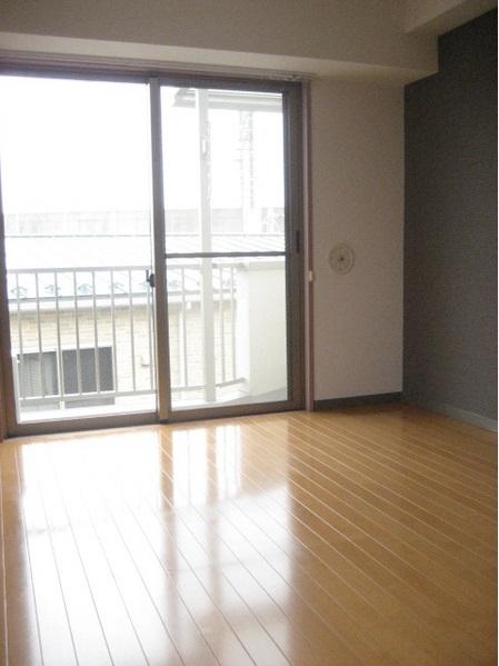 その他部屋・スペース　「清潔感のあるフローリングのお部屋です」