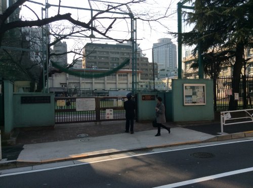 小学校　渋谷区立臨川小学校（小学校）まで121m