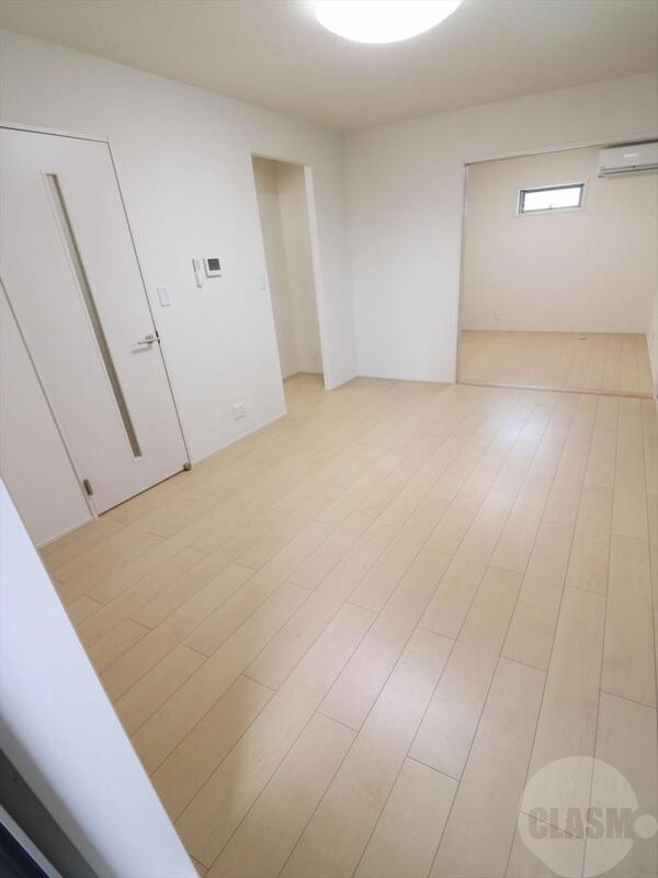 居室・リビング　７．２帖のリビング、５帖の洋室です。