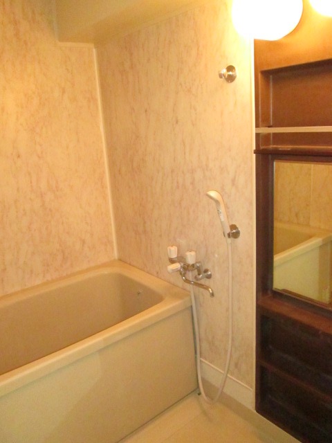 バス・シャワールーム　追焚機能つき♪