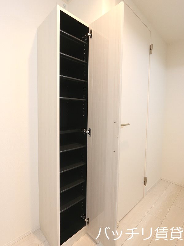 玄関　同型タイプの為、現状を優先致します。