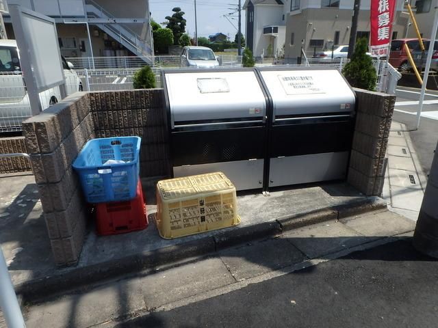 エントランス　ゴミ置き場
