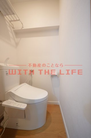 トイレ　落ち着いた色調のトイレです