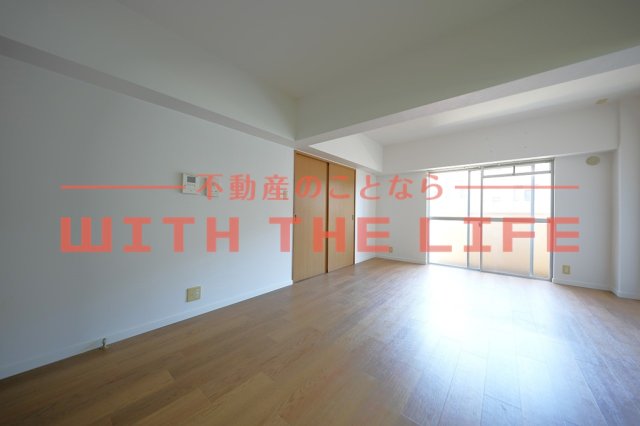 居室・リビング　落ち着いて過ごせるお部屋なので、寝室にいかがでしょうか